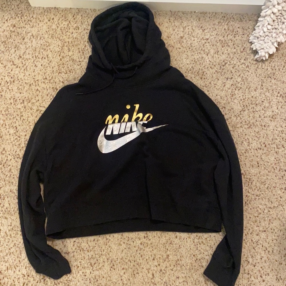 Long sleeve black Nike hoodie cropped